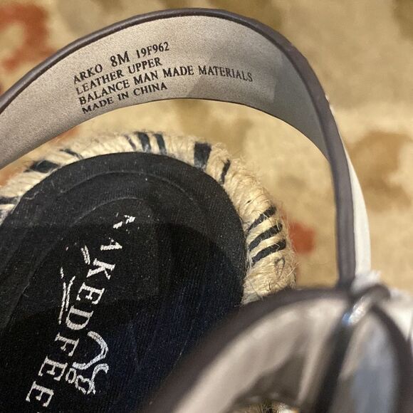 ❤️ Naked Feet “Arko” Leather Jeweled Sandals ❤️ - Picture 8 of 8